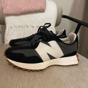 New Balance 327 black + white combo